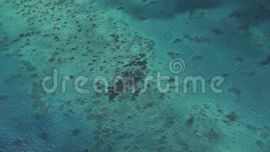 从大堡礁外礁直升机上拍摄的空中<strong>变焦镜头</strong>